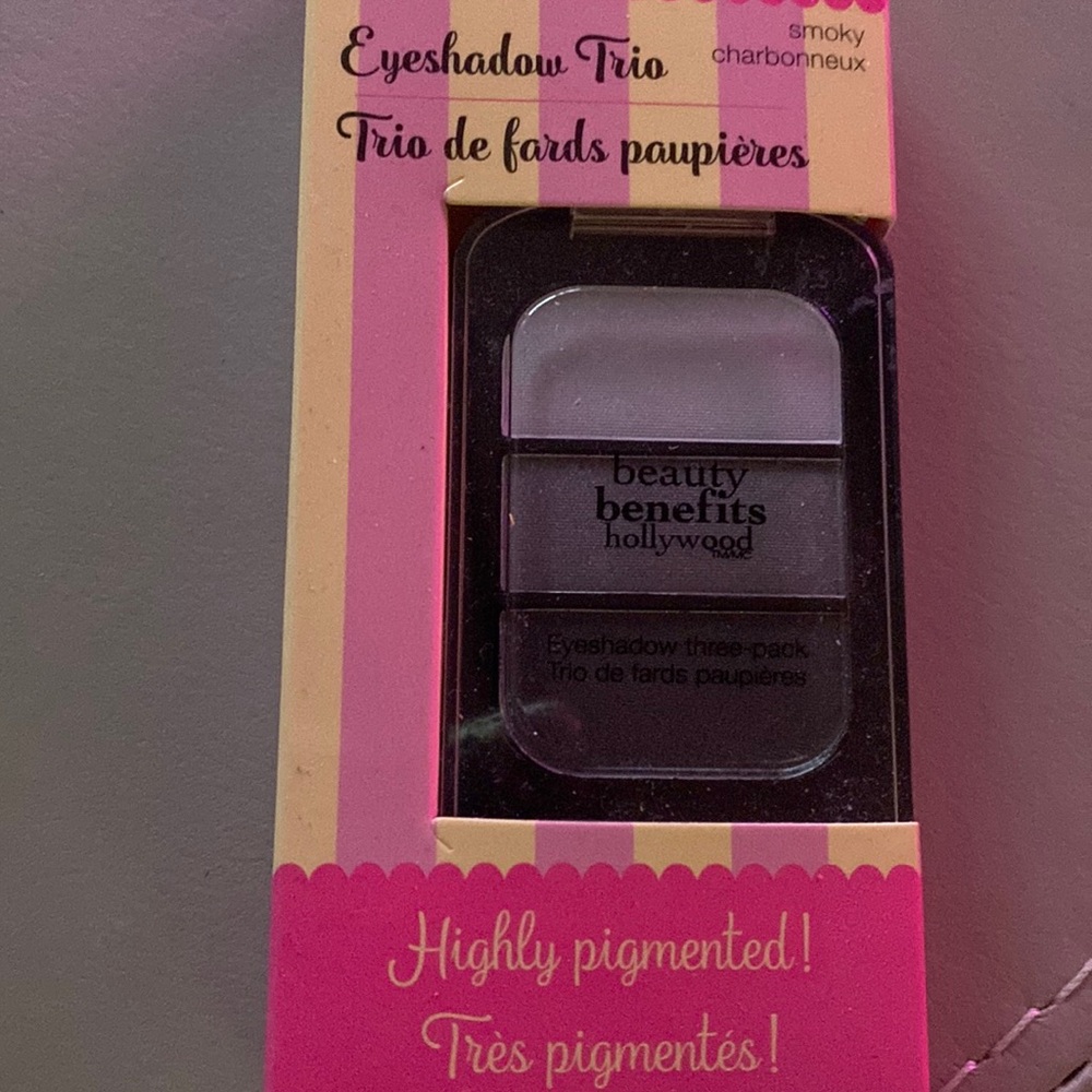 New gray Eye shadow trio nib
